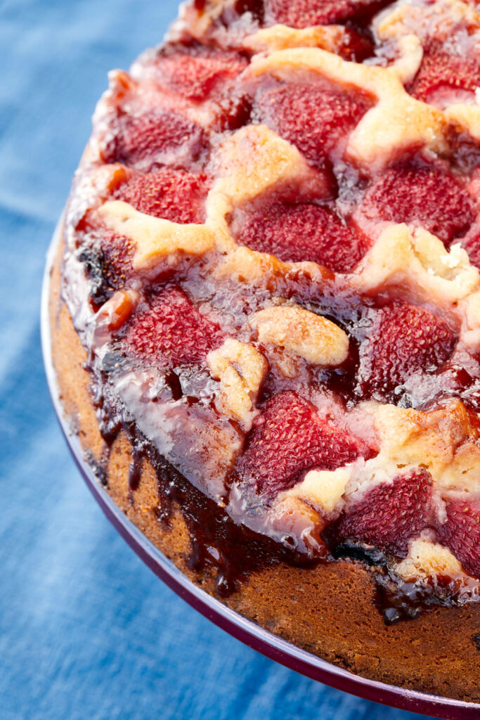 Strawberry jam cake with yogurt swirls