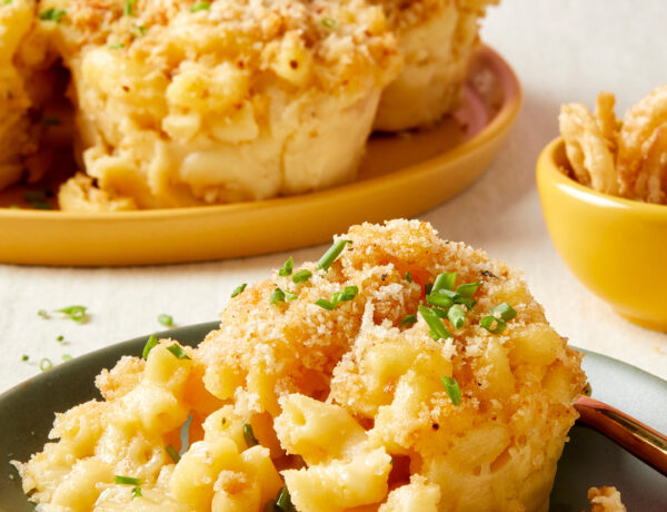 Easy Mac and Cheese Muffins with Crispy Onions